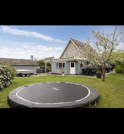 Big Villa In Stege Near Mons Klint With Trampolin Exteriör bild